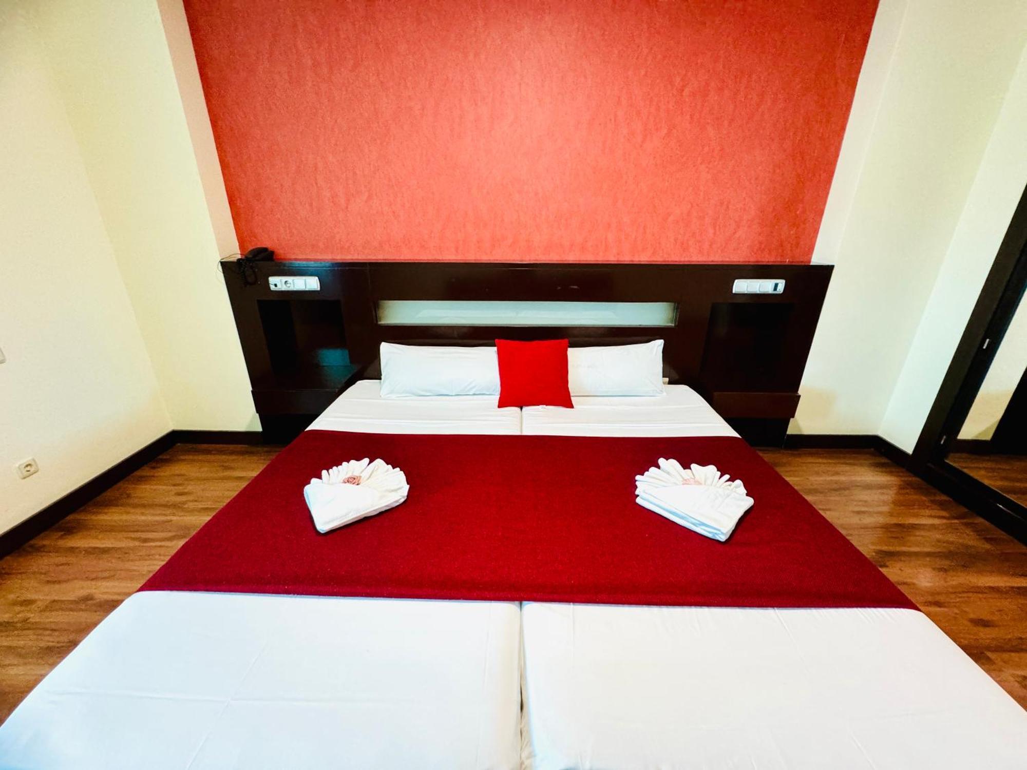 Hotel La Cantuena Parla Zewnętrze zdjęcie