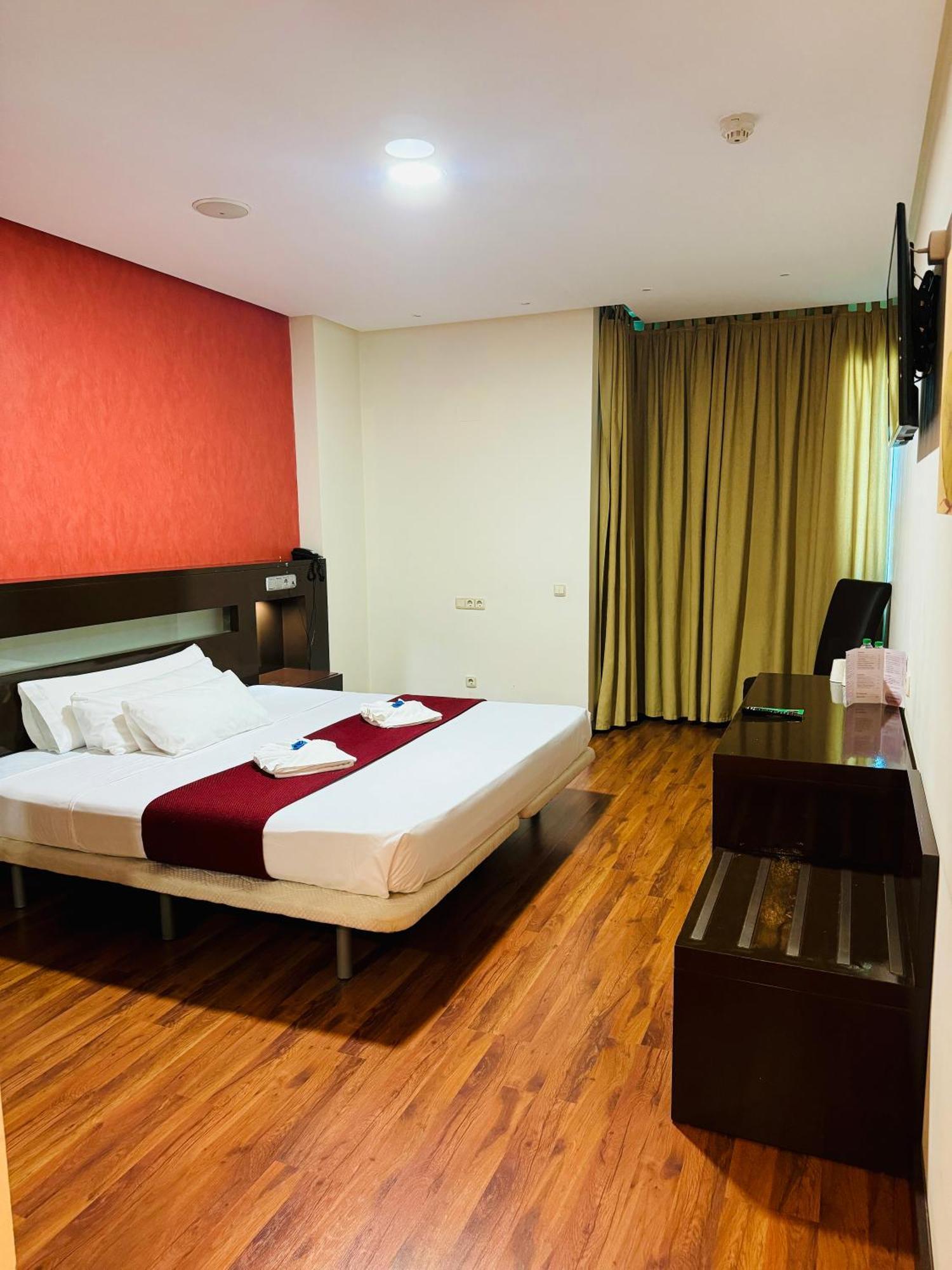 Hotel La Cantuena Parla Zewnętrze zdjęcie