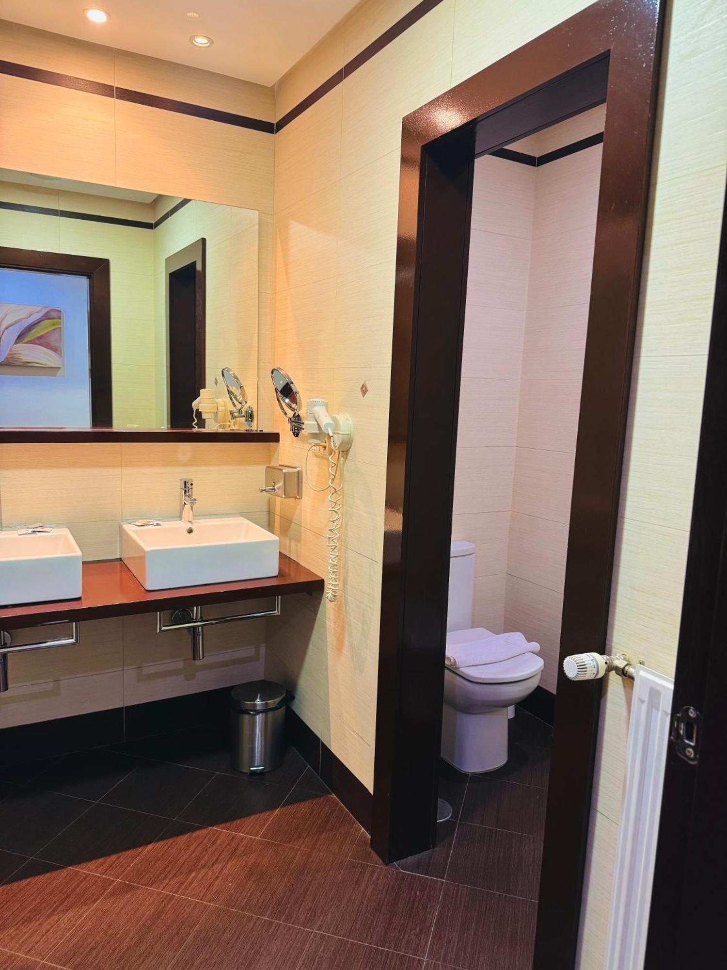 Hotel La Cantuena Parla Zewnętrze zdjęcie